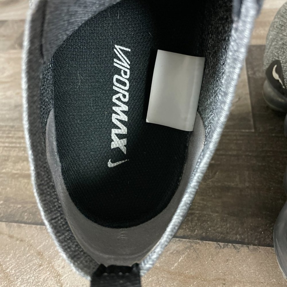 Nike Air Vapormax Flyknit 2 Running Shoes - Picture 7 of 11